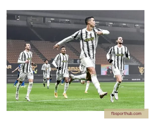 国米球迷看台拉横幅力挺巴斯托尼昂首前行兄弟并肩共渡风雨守护荣耀之路